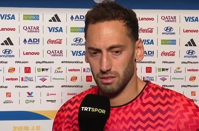‘Vuruyoruz olmuyor, denedik olmuyor’ diyen Hakan Çalhanoğlu’ndan veda