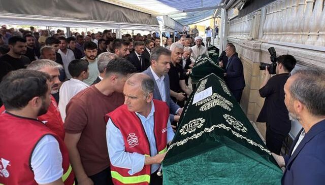 3 kardeşe acı veda! Cenazede tüm şehir yasa boğuldu