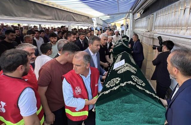3 kardeşe acı veda! Cenazede tüm şehir yasa boğuldu