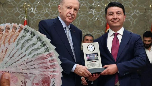 “Yılın ekonomi yorumcusu” ödülünü alan isim, en düşük emekli maaşı için rakam verdi