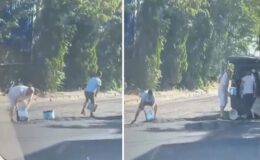 Yola yeni dökülen sıcak asfaltı kovalarla çaldılar