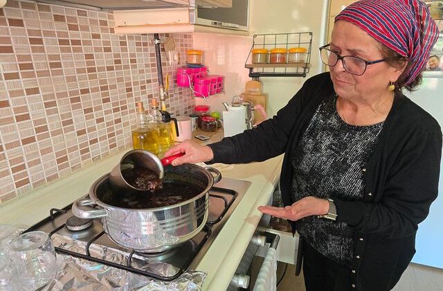 Eşinin hastalığına çare ararken buldu! Deva olmadığı dert yok