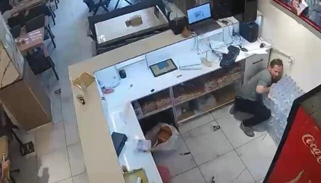 Hakkari’de iş yerinde yaşanan patlama anı kamerada