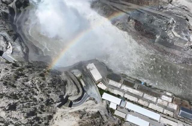 Yusufeli Barajı’nda kapaklar açıldı, gökkuşağı görüntüsü hayran bıraktı