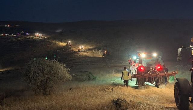 Mardin’de yüzlerce traktörün seferber olduğu yangın kontrol altına alındı
