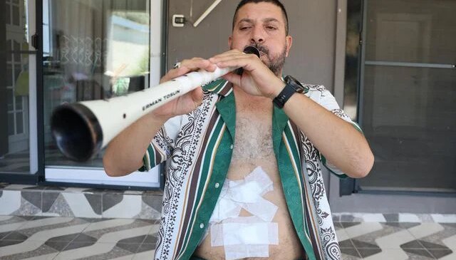 Ameliyattan çıktı, nefes egzersizini zurnayla yaptı