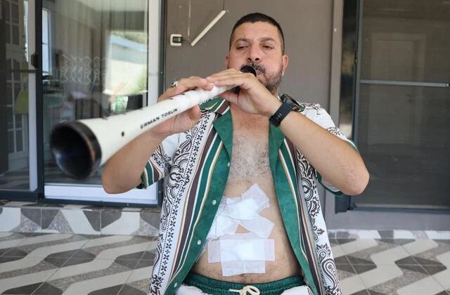 Ameliyattan çıktı, nefes egzersizini zurnayla yaptı