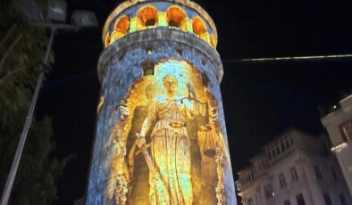Galata Kulesi’nde 15 Temmuz mapping gösterisi