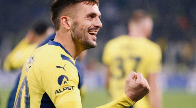 Dusan Tadic, Emre Mor ile takım arkadaşı oldu