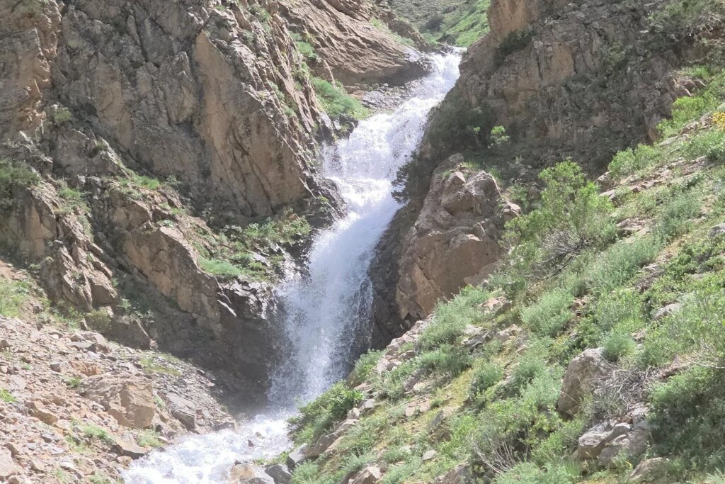 Çatak'ta 20 yıl sonra kuruyan su kaynağı akmaya başladı
