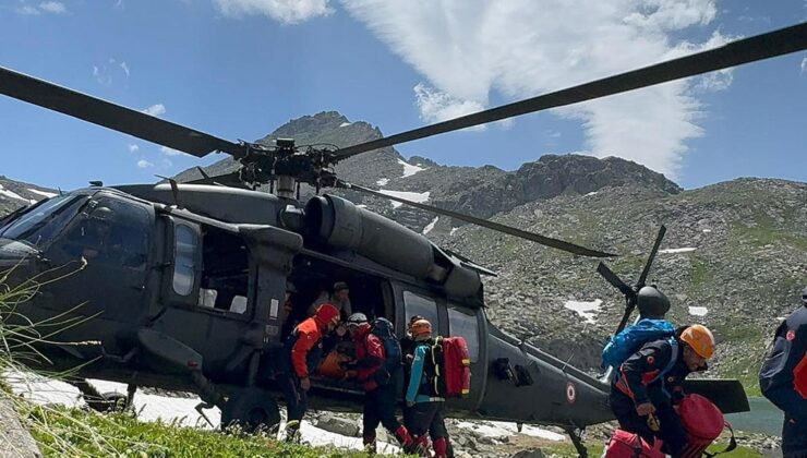 3 Bin 711 Metrede Verçenik Dağı’nda Yaralı Dağcıyı kurtarma operasyonu