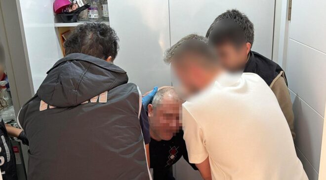 6 yıldır firari olan FETÖ hükümlüsü, çamaşır makinesinin arkasındaki gizli bölmede yakalandı