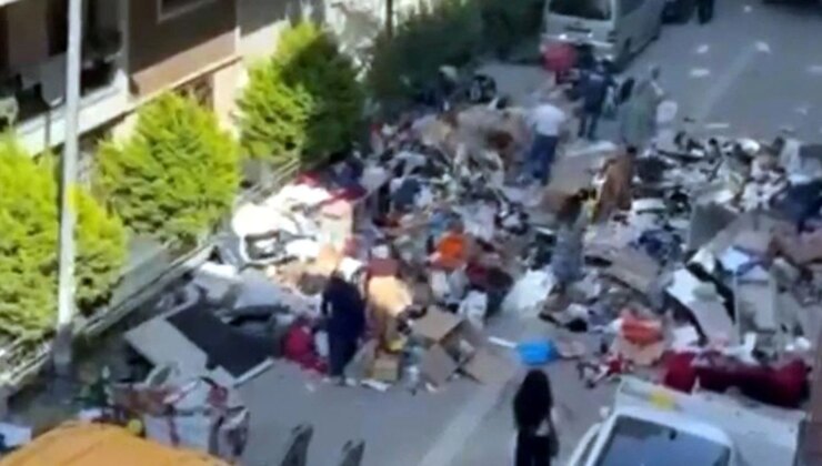 7 aydır kira alamayan ev sahibi, çilingirle girdiği dairedeki eşyaları sokağa attı