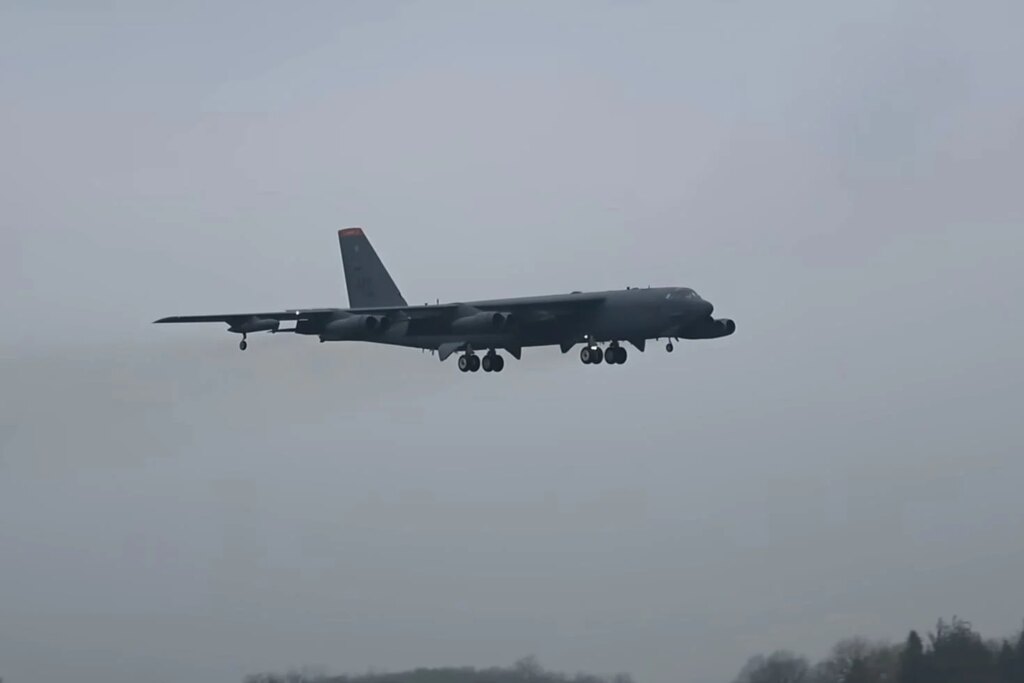 ABD B-52 filosu İran görüşmeleri sırasında İngiltere'den ayrıldı