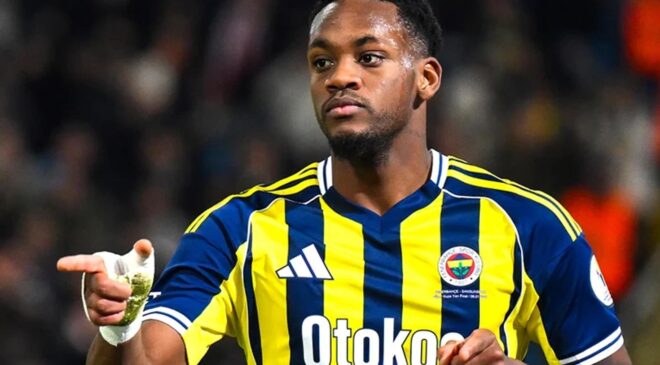 Adı Galatasaray ile anılan Jhon Duran yeni takımının formasını giydi