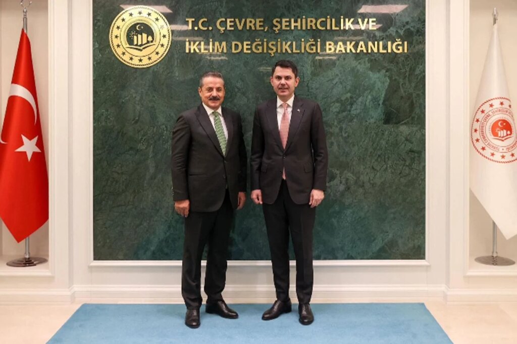 Faruk Çelik, Artvin'de 318 konut projesini duyurdu