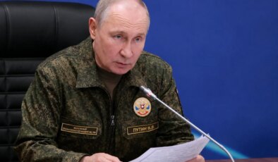 NATO Zirvesi öncesi Putin’den üniformalı mesaj: Sonuna kadar gideceğiz