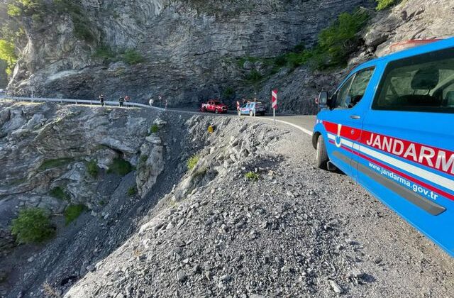 Antalya’da korkunç kaza: Uçuruma yuvarlanan otomobildeki 5 kişi can verdi