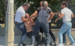Tartıştıkları kişiyi aralarına alıp dövdüler: Saldırganlar yakalandı