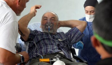 İnşaatın bodrum katına boya taşıyan 2 işçi kokudan baygınlık geçirdi
