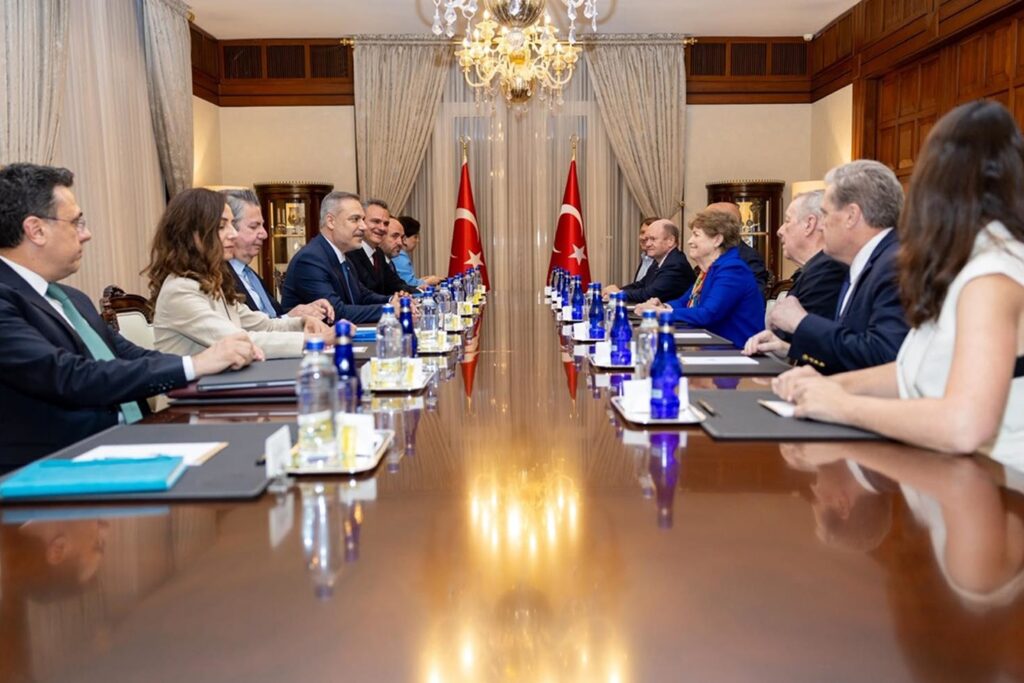 Dışişleri Bakanı Hakan Fidan, ABD Temsilcisi Tom Barrack'ı Kabul Etti