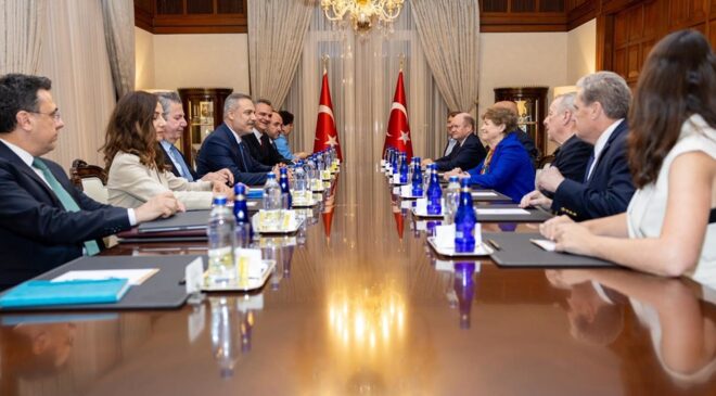 Dışişleri Bakanı Fidan, Ankara’da ABD’li senatörleri kabul etti
