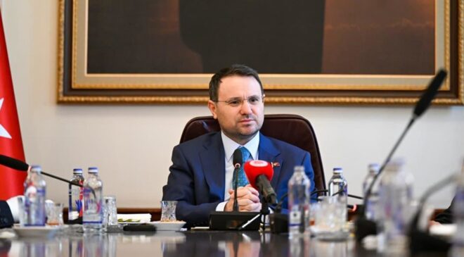 Bakan Gürlek kazandığı tazminatı Kızılay’a bağışladı