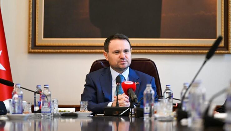 Bakan Gürlek kazandığı tazminatı Kızılay’a bağışladı