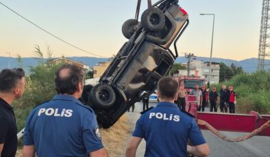 Balıkesir’de kamyonet dereye uçtu; 2 ölü, 1 yaralı