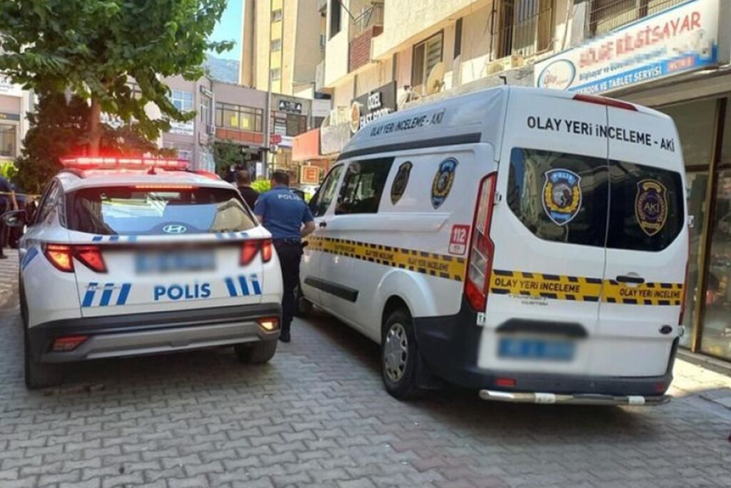 Manisa'da Balkondan Düşen 30 Yaşındaki Kadın Ağır Yaralandı