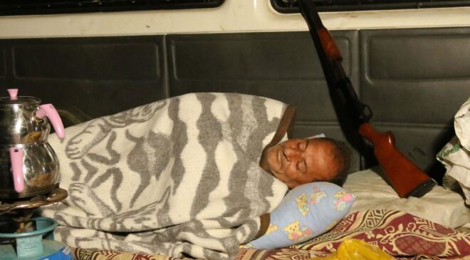 Çiftçilerin “beyaz altın” nöbeti: Sabaha kadar tarlada bekliyorlar