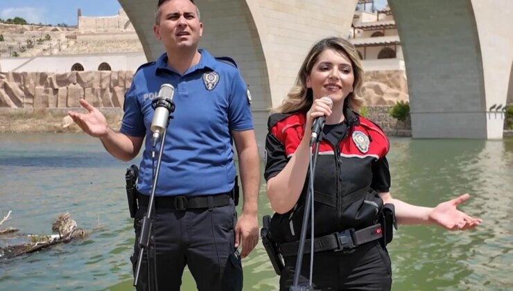Batman polisi, Hasankeyf’in tarihi dokusu ile müziği buluşturdu
