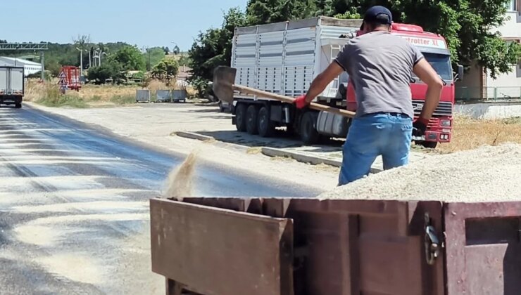 Edirne’de kavurucu sıcaklar asfaltı eritti: Belediye ekipleri yola kum serdi