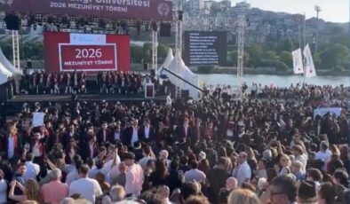 Bilgi Üniversitesi’nin mezuniyet töreninde rektör protesto edildi