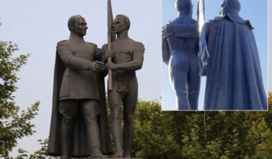 Bir kentimizi karıştıran çıplak heykel! İki parti suç duyurusunda bulundu