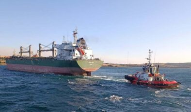 Çanakkale Boğazı’nda dev gemi karaya oturdu, trafik çift yönlü durduruldu