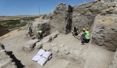 Elazığ’da arkeolojik kazılarda 5 bin yıllık tapınak alanı, sunaklar ve kutsal ocaklar bulundu