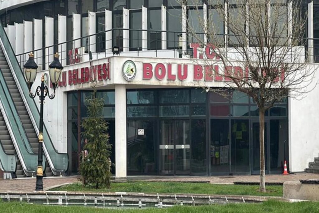 Bolu Belediyesi'nde operasyon: Özel Kalem Müdürü gözaltına alındı