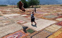 Eski halılar Antalya’nın güneşinde değer kazanıyor, 5 bin dolara alıcı buluyor