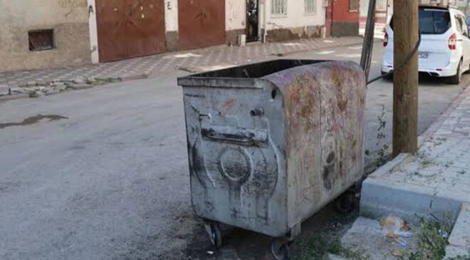 Bebek çöp konteyneri yanında bulundu, baba kaçak