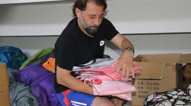 Hem kulüp başkanı hem antrenör hem de malzemeci