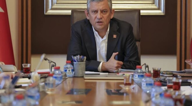 Bir ilk yaşanıyor! İşte Özgür Özel’in masasındaki anket sonuçları