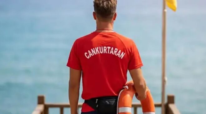 Cankurtaranlar kız arkadaşının hayatını kurtarırken bakın o ne yaptı