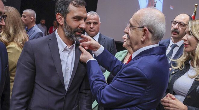 İstanbul Cumhuriyet Başsavcılığı’ndan CHP’nin rozet törenine ‘figüran taşındı’ iddiasına soruşturma