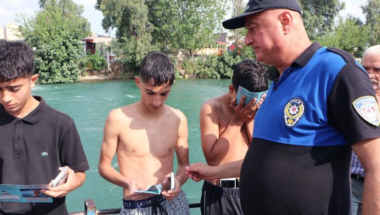Tehlikeye aldırmadan kanalda serinleyen çocukları polis çıkardı, ailelerine ceza yazdı