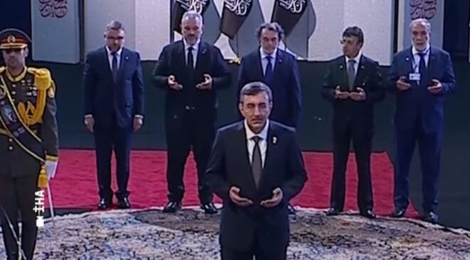 Cumhurbaşkanı Yardımcısı Yılmaz, Hamaney’in cenazesinin önünde dua okudu