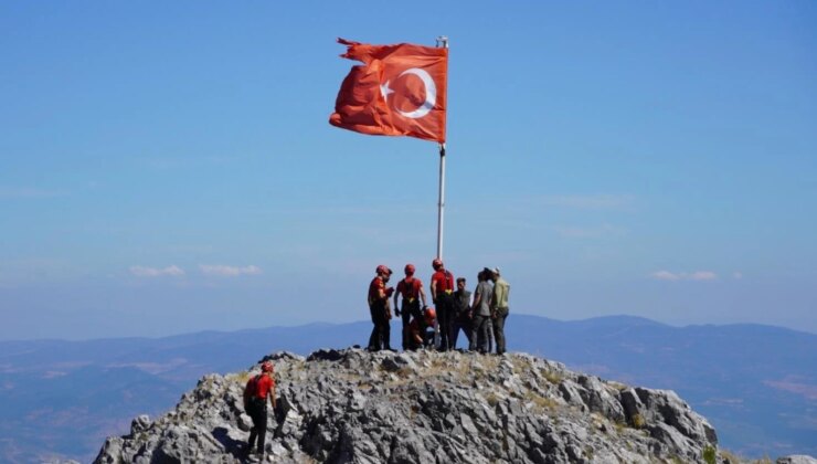 Dağın zirvesinde 15 Temmuz anması: Tarihe altın harflerle yazılan destan
