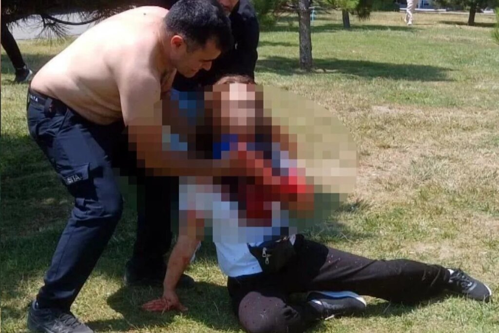 Çatalca'da boşanma aşamasındaki koca eşini boğazından bıçakladı