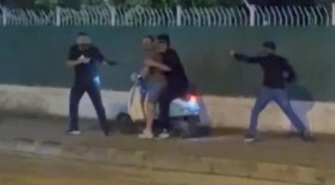 Düğün salonu önünde çıkan silahlı kavganın görüntüleri ortaya çıktı