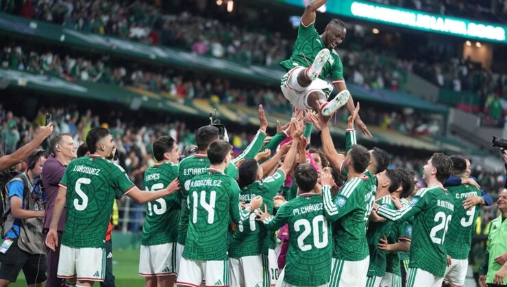Dördüncü maçında da gol yemeyen Meksika, Ekvador’u evine gönderdi